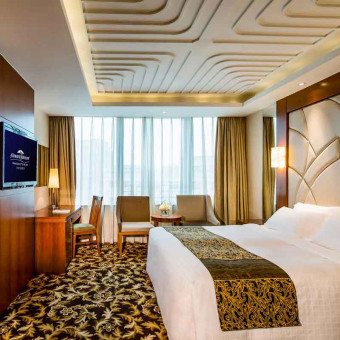 Howard Johnson Paragon Hotel