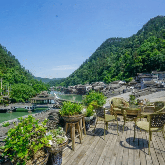Fenghuang Fanyin Zhenpin Inn